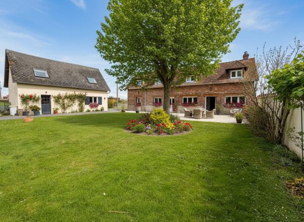 Maison lumineuse avec espace extérieur généreux