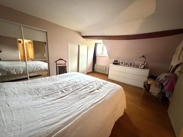 Maison lumineuse avec espace extérieur généreux