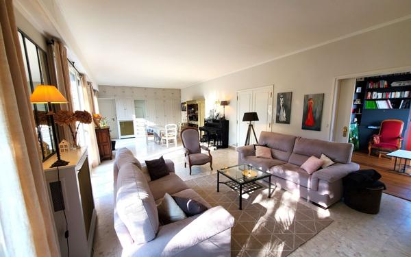 Maison à vendre    8 pièces •  Crécy-la-Chapelle