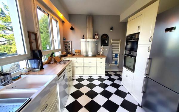 Maison à vendre    8 pièces •  Crécy-la-Chapelle