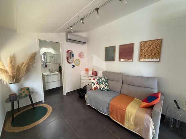 A VENDRE 13360 ROQUEVAIRE MAISON DE TYPE 5 DE 155 M² AVEC STUDIO DE 20 M² INDEPENDANT SUR 850M² DE JARDIN, GARAGE ET PISCINE