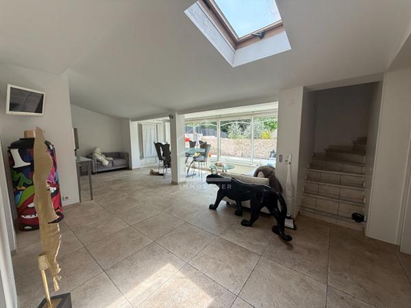 A VENDRE 13360 ROQUEVAIRE MAISON DE TYPE 5 DE 155 M² AVEC STUDIO DE 20 M² INDEPENDANT SUR 850M² DE JARDIN, GARAGE ET PISCINE