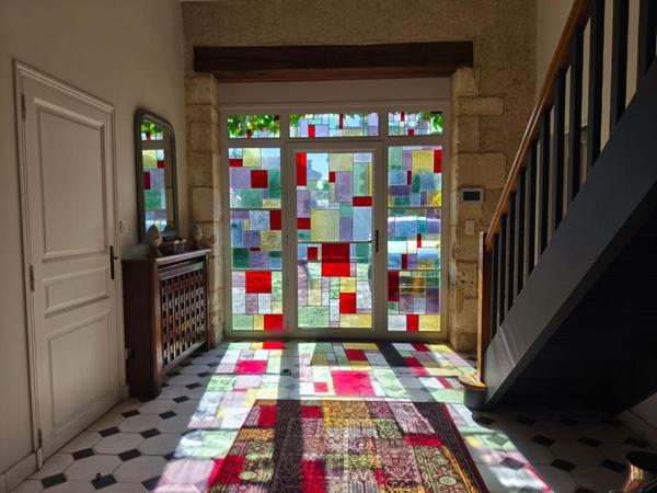 Très bel ensemble en pierre, maison d'habitation, gîte indépendant, granges, dépendances, piscine, parc clôt arboré