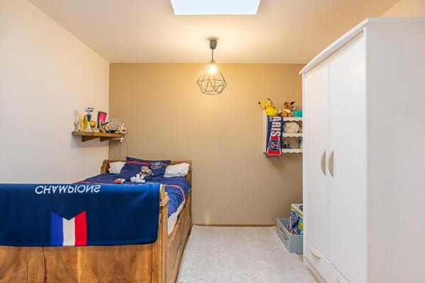 Maison en pierre rénovée avec piscine – Vue panoramique exceptionnelle et couchers de soleil – 4 chambres – À 15 min de Libourne et 10 min de Saint-André-de-Cubzac