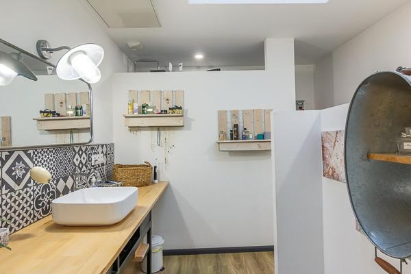 Maison en pierre rénovée avec piscine – Vue panoramique exceptionnelle et couchers de soleil – 4 chambres – À 15 min de Libourne et 10 min de Saint-André-de-Cubzac