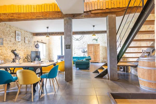 Maison en pierre rénovée avec piscine – Vue panoramique exceptionnelle et couchers de soleil – 4 chambres – À 15 min de Libourne et 10 min de Saint-André-de-Cubzac