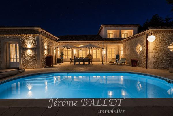 Maison
         5 pièces
        - 218 m² Exclusivité 340 000 € *