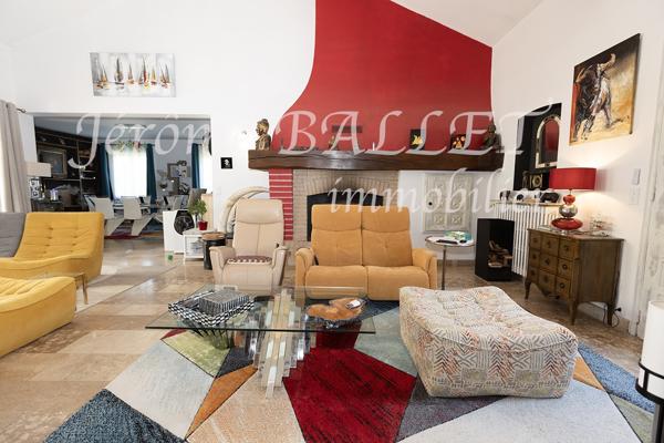 Maison
         5 pièces
        - 218 m² Exclusivité 340 000 € *