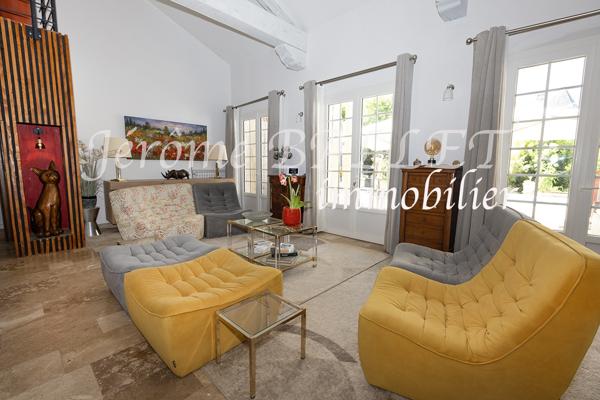 Maison
         5 pièces
        - 218 m² Exclusivité 340 000 € *