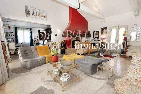 Maison
         5 pièces
        - 218 m² Exclusivité 340 000 € *