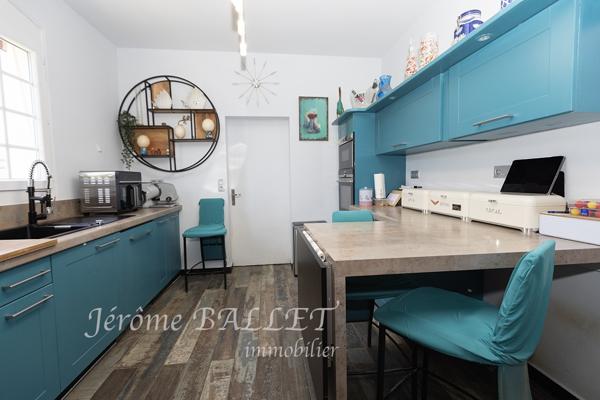 Maison
         5 pièces
        - 218 m² Exclusivité 340 000 € *