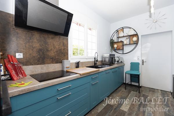 Maison
         5 pièces
        - 218 m² Exclusivité 340 000 € *