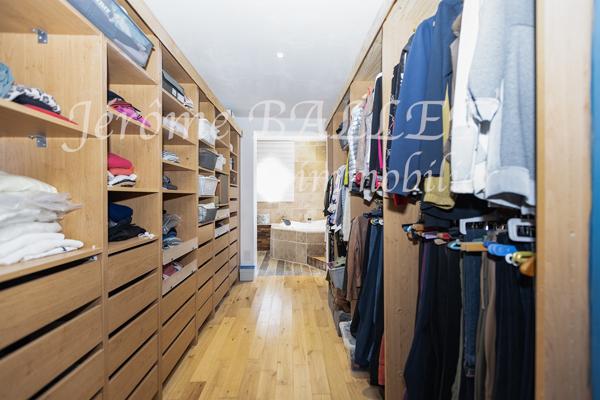 Maison
         5 pièces
        - 218 m² Exclusivité 340 000 € *