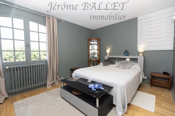 Maison
         5 pièces
        - 218 m² Exclusivité 340 000 € *