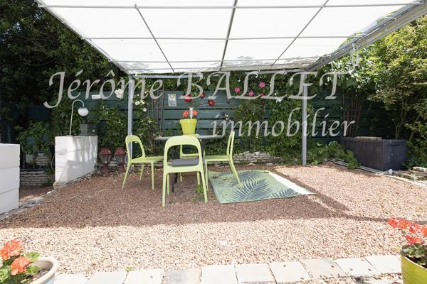 Maison
         5 pièces
        - 218 m² Exclusivité 340 000 € *