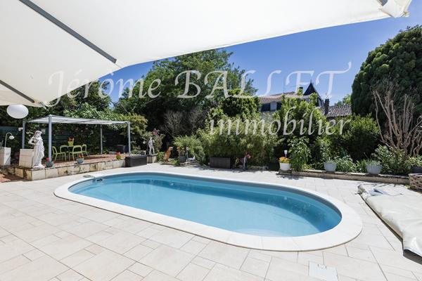 Maison
         5 pièces
        - 218 m² Exclusivité 340 000 € *