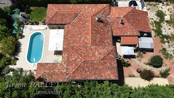 Maison
         5 pièces
        - 218 m² Exclusivité 340 000 € *