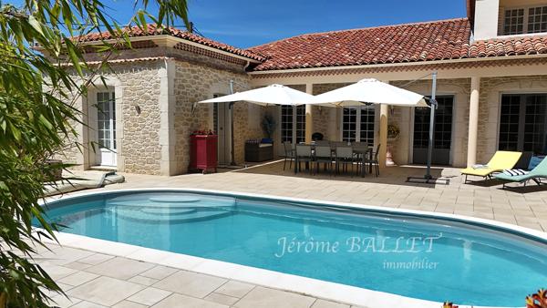 Maison
         5 pièces
        - 218 m² Exclusivité 340 000 € *