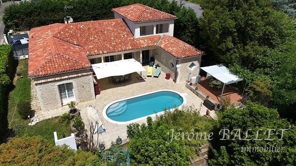 Maison
         5 pièces
        - 218 m² Exclusivité 340 000 € *