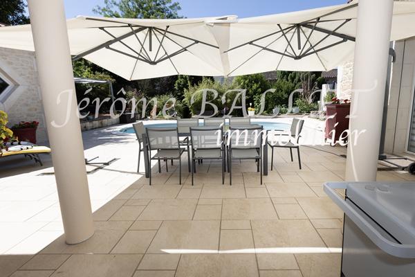 Maison
         5 pièces
        - 218 m² Exclusivité 340 000 € *