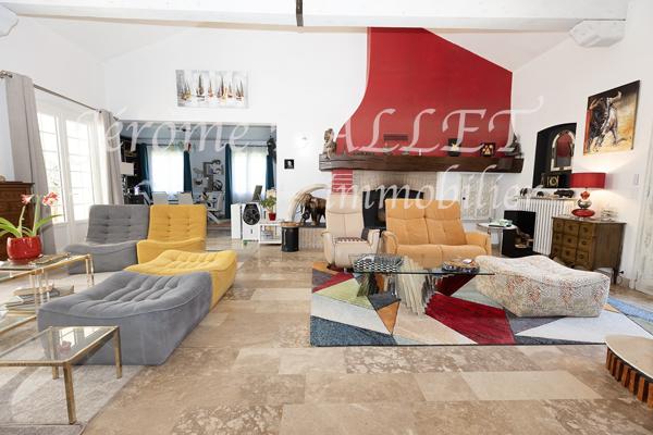 Maison
         5 pièces
        - 218 m² Exclusivité 340 000 € *