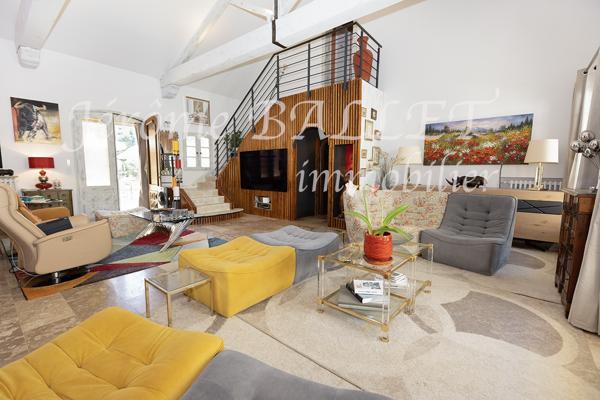 Maison
         5 pièces
        - 218 m² Exclusivité 340 000 € *