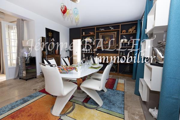 Maison
         5 pièces
        - 218 m² Exclusivité 340 000 € *