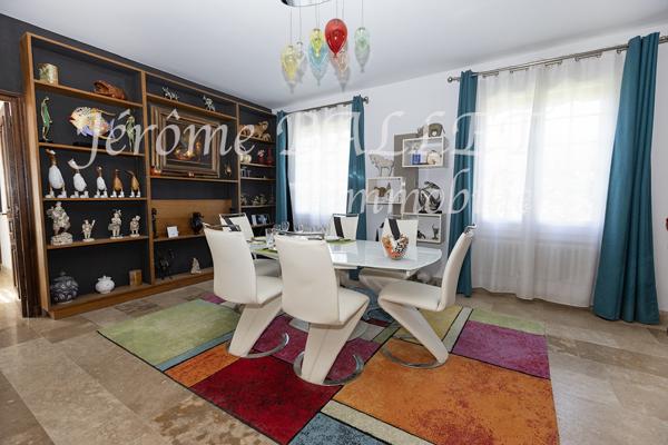 Maison
         5 pièces
        - 218 m² Exclusivité 340 000 € *