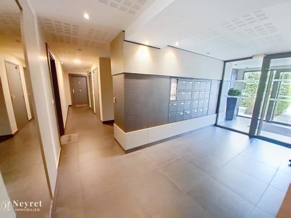 Coup de cœur assuré sur ce T3 en Rez-de-jardin de 57m² avec en sous-sol sécurisé :garage et place stationnemen