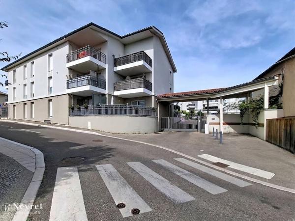 Coup de cœur assuré sur ce T3 en Rez-de-jardin de 57m² avec en sous-sol sécurisé :garage et place stationnemen