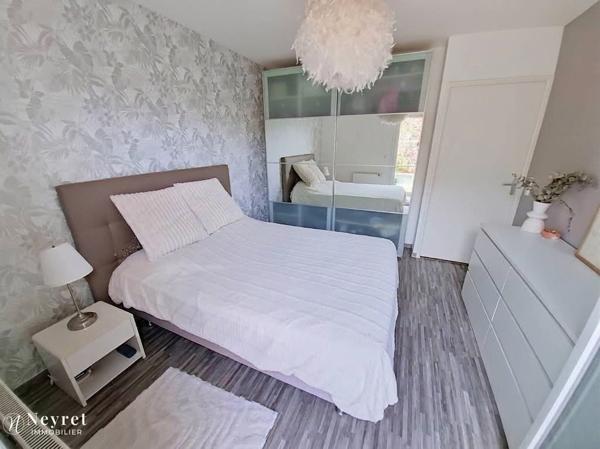 Coup de cœur assuré sur ce T3 en Rez-de-jardin de 57m² avec en sous-sol sécurisé :garage et place stationnemen