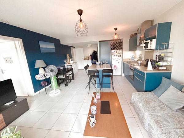 T3 récent au pied du tram avec vue dégagée et grandes chambres