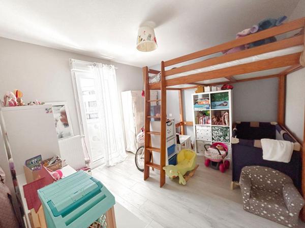 T3 récent au pied du tram avec vue dégagée et grandes chambres