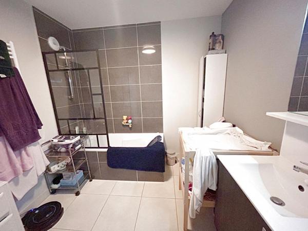 T3 récent au pied du tram avec vue dégagée et grandes chambres