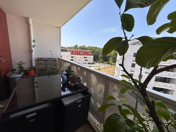 T3 récent au pied du tram avec vue dégagée et grandes chambres