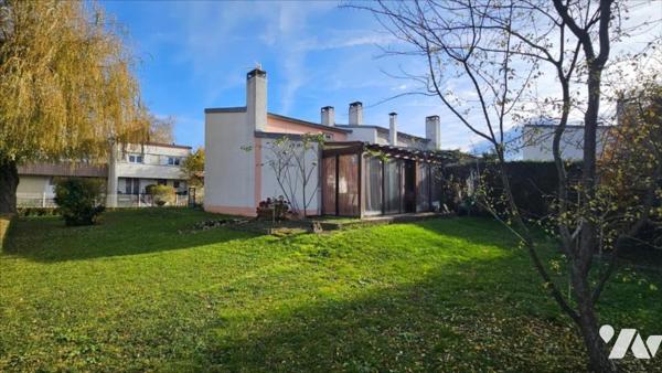Maison mitoyenne à rénover sur terrain de 551 m²