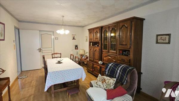 Maison mitoyenne à rénover sur terrain de 551 m²