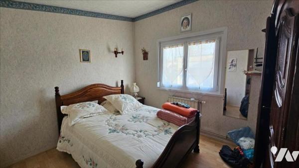 Maison mitoyenne à rénover sur terrain de 551 m²