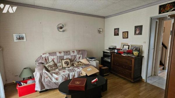 Maison mitoyenne à rénover sur terrain de 551 m²