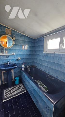 Maison mitoyenne à rénover sur terrain de 551 m²