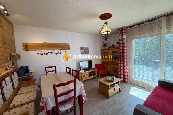 Vente                                                      Appartement
                        
                     2 pièces                      33 m2                     à Molines-en-Queyras