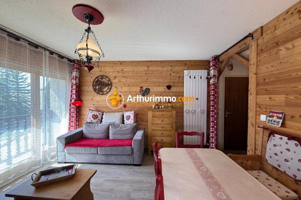 Vente                                                      Appartement
                        
                     2 pièces                      33 m2                     à Molines-en-Queyras