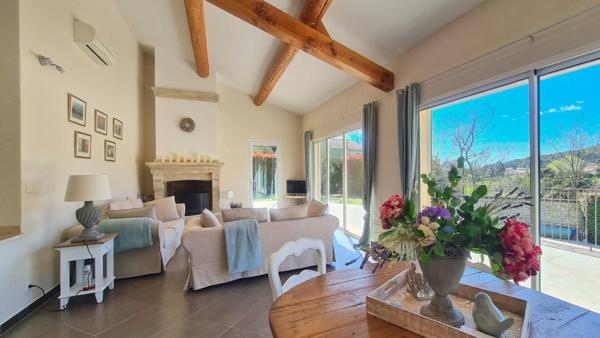 Elégante propriété avec vue panoramique