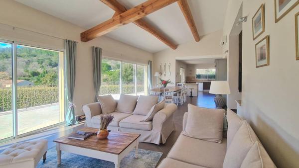 Elégante propriété avec vue panoramique