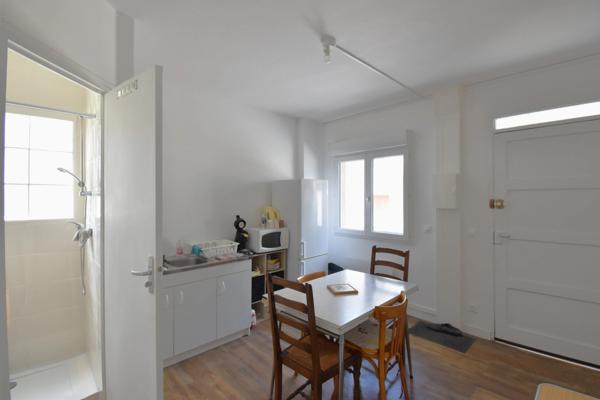Studio lumineux, refait à neuf avec balcon SAINT MARTIN DE VALAMAS (07)