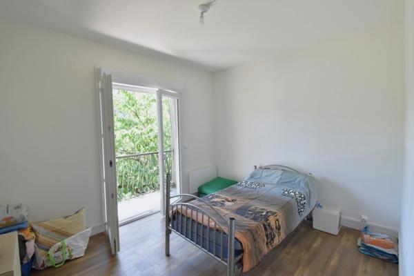 Studio lumineux, refait à neuf avec balcon SAINT MARTIN DE VALAMAS (07)