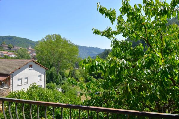 Studio lumineux, refait à neuf avec balcon SAINT MARTIN DE VALAMAS (07)