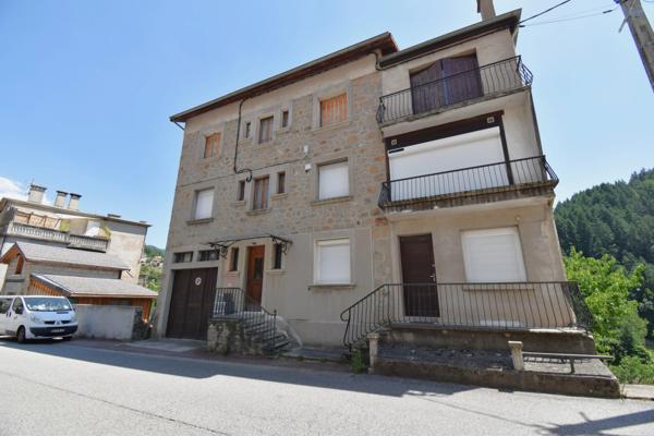 Studio lumineux, refait à neuf avec balcon SAINT MARTIN DE VALAMAS (07)