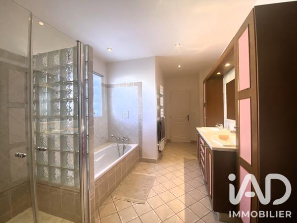 Maison à vendre 7 pièces 183 m² L'Isle-sur-la-Sorgue