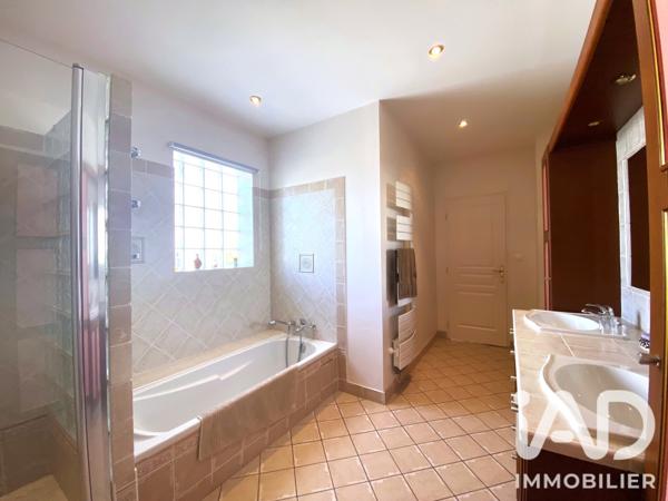 Maison à vendre 7 pièces 183 m² L'Isle-sur-la-Sorgue